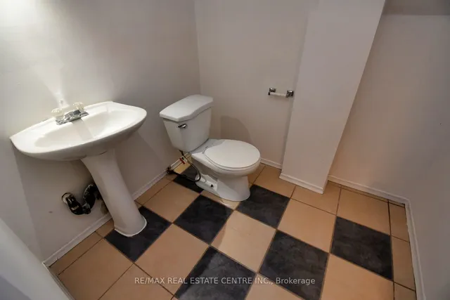 Additional image 25 of 14 Graham Ave