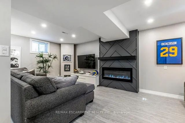 Additional image 6 of 27 Grayrocks Ave