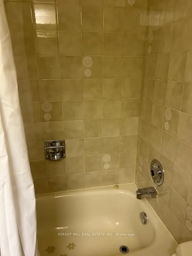 Additional image 18 of 3000 Bathurst St Unit 1106