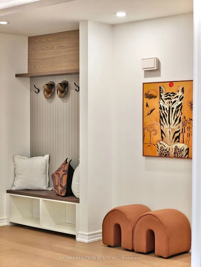 Additional image 4 of 28 Baronial Crt