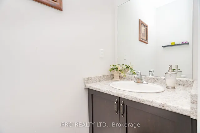 Additional image 16 of 16 Action Dr