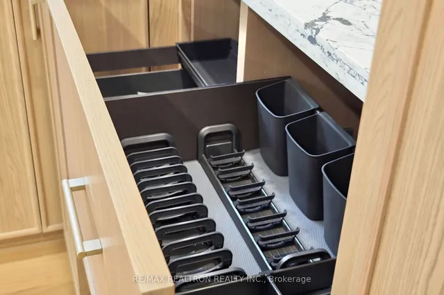 Additional image 8 of 28 Baronial Crt