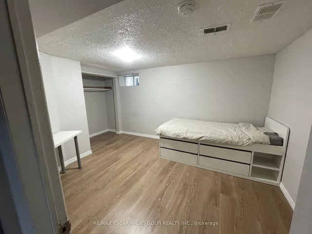 Additional image 31 of 124 WHITNEY Ave