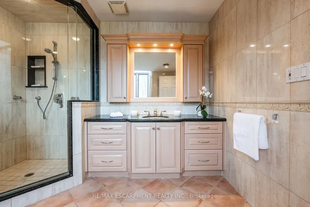 Additional image 32 of 887 MONTGOMERY Dr