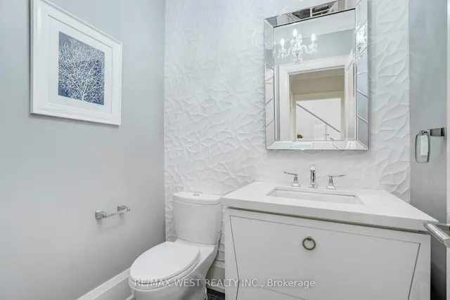 Additional image 19 of 352B Lawrence Ave