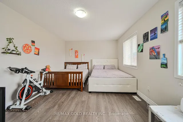 Additional image 19 of 82 Crown Victoria Dr