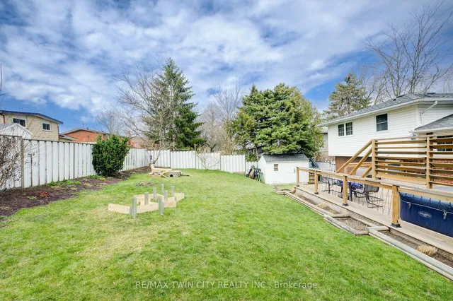 Additional image 26 of 57 Larkspur Cres
