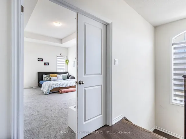 Additional image 33 of 37 Peak Dr