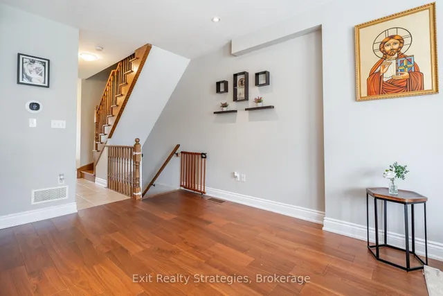 Additional image 10 of 15 Marina Point Cres