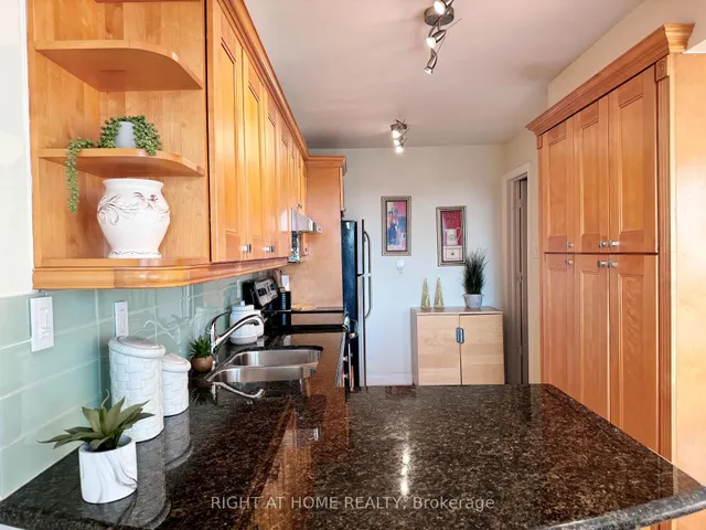 Additional image 18 of 260 Seneca Hill Dr Unit 505