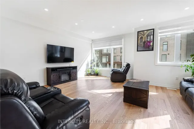 Additional image 27 of 19 Queenpost Dr