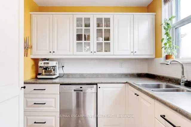 Additional image 19 of 23 Main St Unit 207