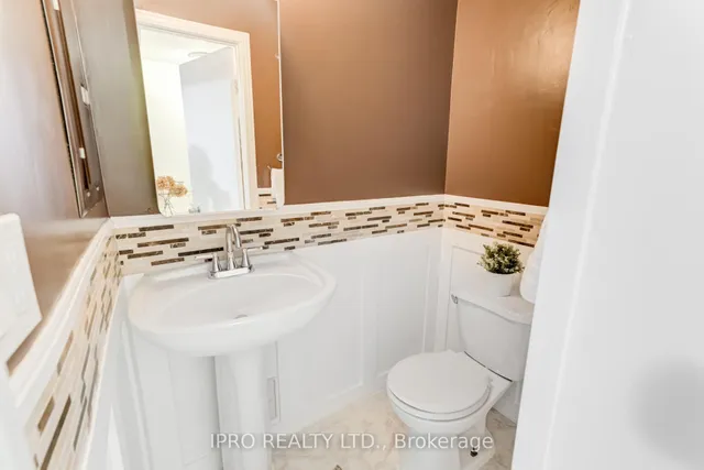 Additional image 22 of 130 Ling Rd Unit 61