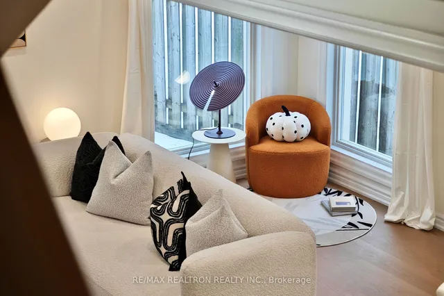 Additional image 21 of 28 Baronial Crt