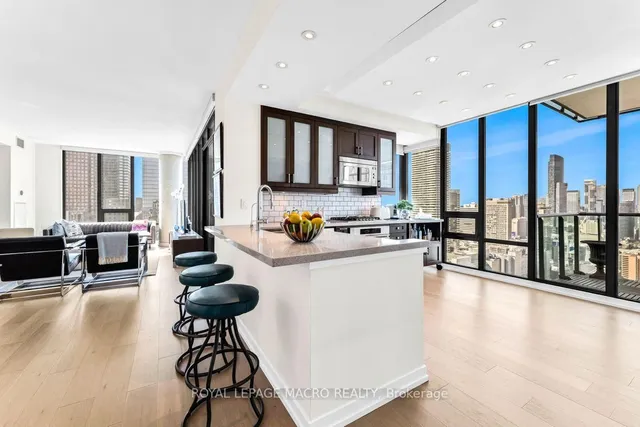 Additional image 16 of 33 Lombard St Unit 4302