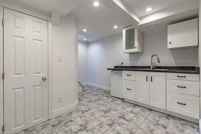 Additional image 32 of 2 Bond St