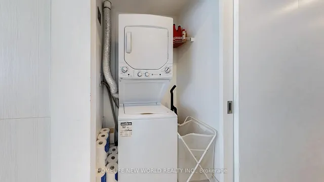 Additional image 12 of 197 Yonge St Unit 5803