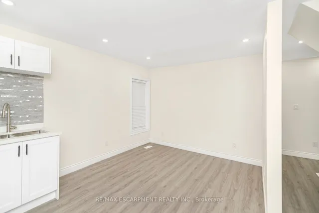 Additional image 33 of 922 Burlington St