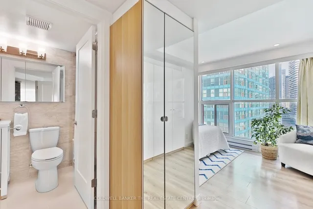 Additional image 15 of 99 Harbour Sq Unit 2002