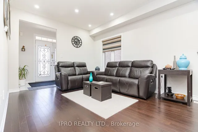 Additional image 6 of 16 Action Dr