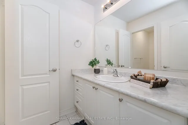 Additional image 34 of 483 Manhattan Common N/A