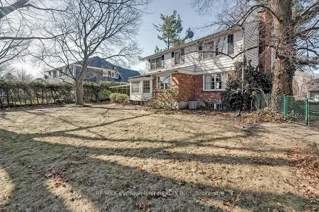 Additional image 41 of 359 Rosslyn Dr