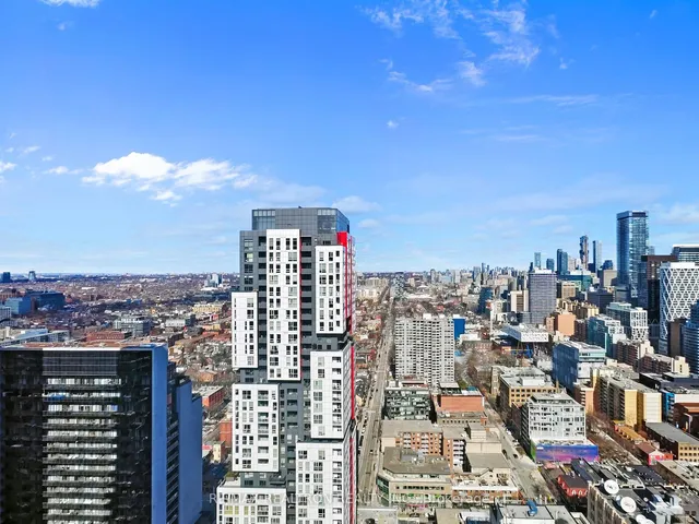 Additional image 31 of 290 Adelaide St Unit 3704