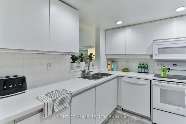 Additional image 18 of 225 Davenport Rd Unit 402