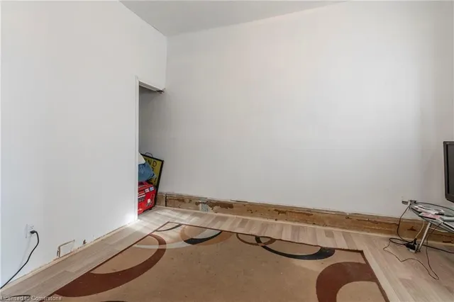 Additional image 6 of 227 Wellington St