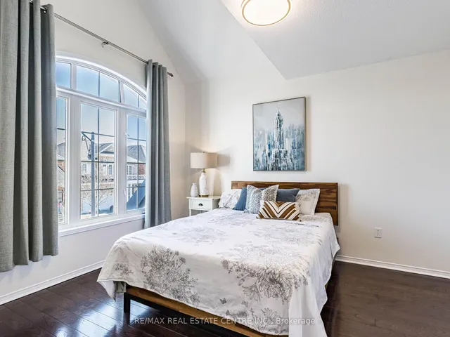 Additional image 32 of 853 Stoutt Cres