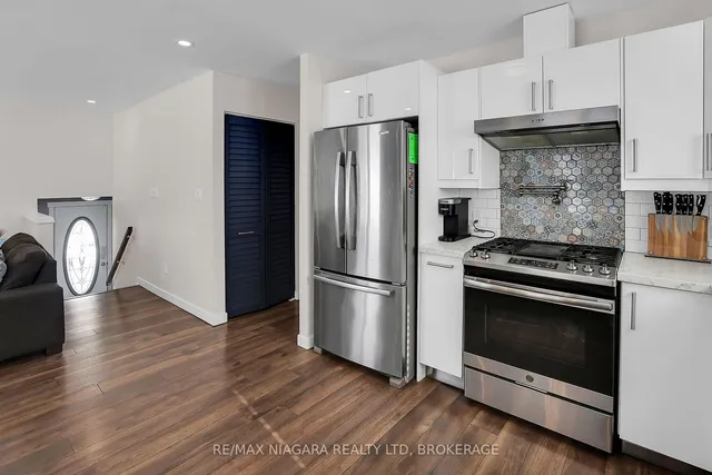 Additional image 18 of 52 Yorkdale Cres