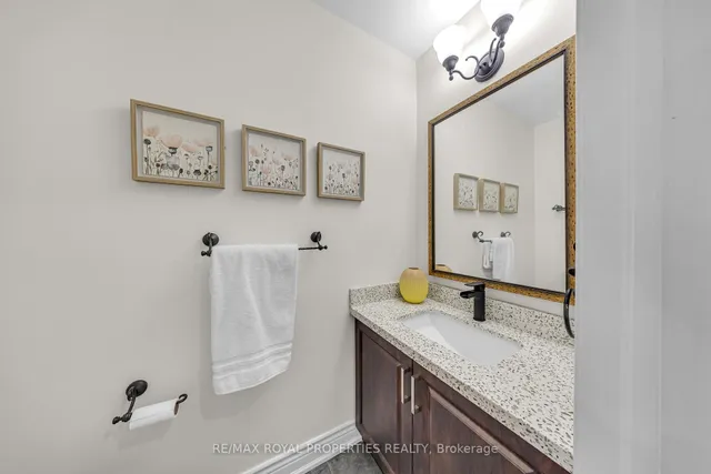 Additional image 20 of 19 Grosbeak Cres