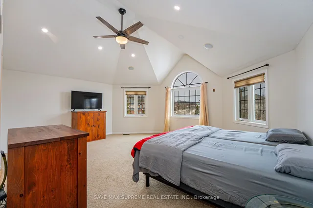 Additional image 20 of 39 Wagon St