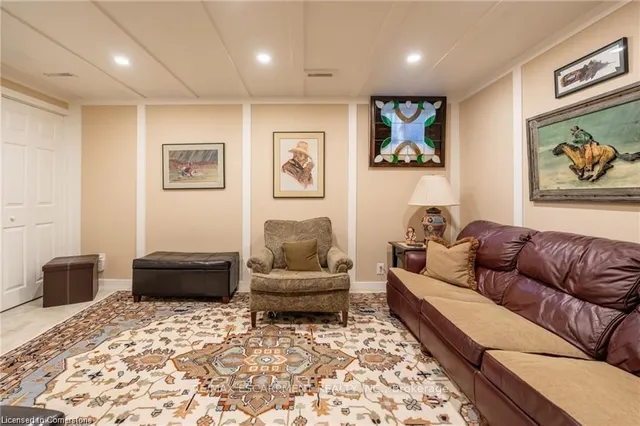 Additional image 31 of 89 Larraine Ave