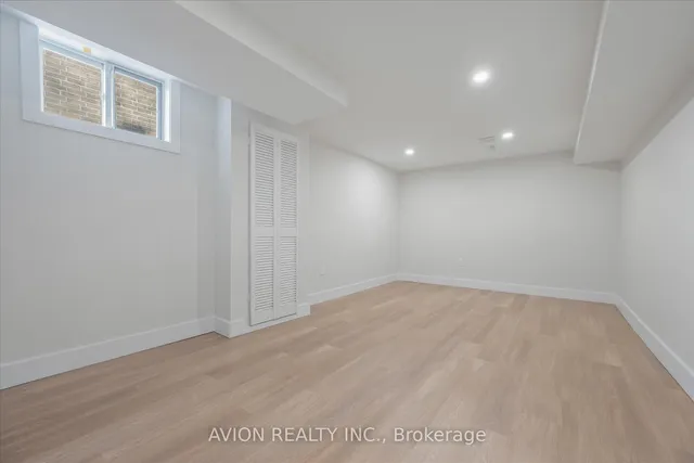 Additional image 32 of 10 Resolution Cres