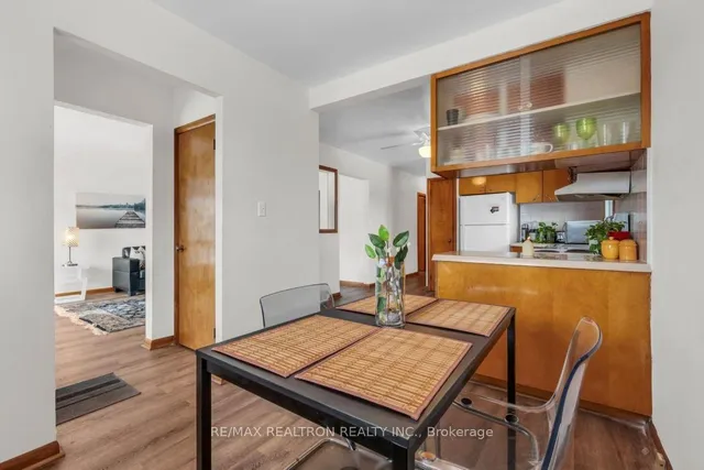 Additional image 16 of 51 Robroy Ave