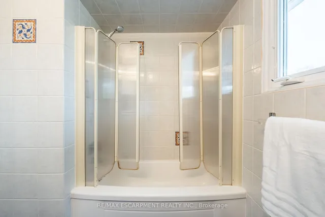 Additional image 41 of 887 MONTGOMERY Dr