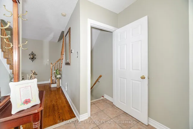 Additional image 23 of 19 Town House Cres