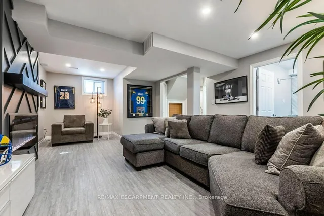 Additional image 8 of 27 Grayrocks Ave