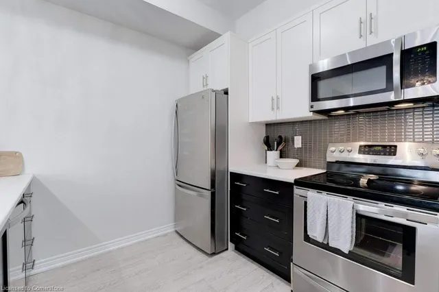 Additional image 10 of 215 Dundas St Unit 25