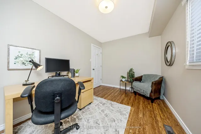 Additional image 26 of 703 Laurier Ave