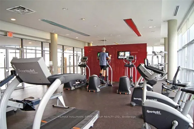 Additional image 32 of 125 Village Green Sq Unit 1409