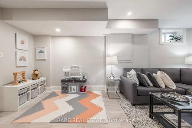 Additional image 16 of 152 Queensdale Ave