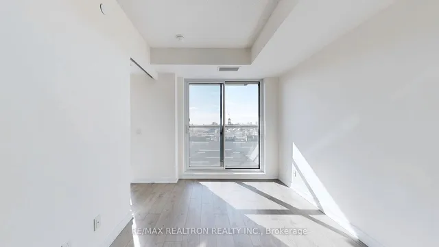 Additional image 4 of 297 College St Unit 815