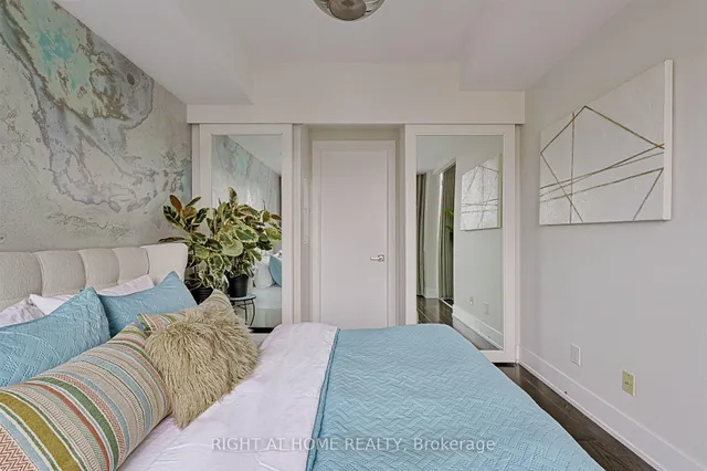 Additional image 9 of 170 Avenue Rd Unit 409