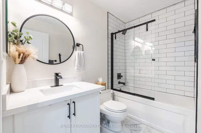 Additional image 25 of 90 Absolute Ave Unit 1611