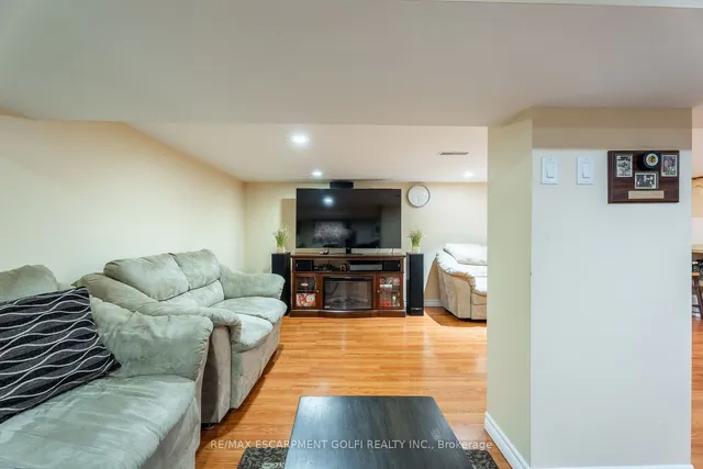 Additional image 30 of 34 Mayflower Ave