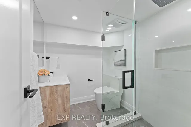 Additional image 30 of 2555 Dundas St