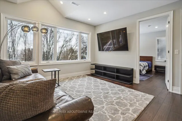 Additional image 32 of 332 Shoreview Rd