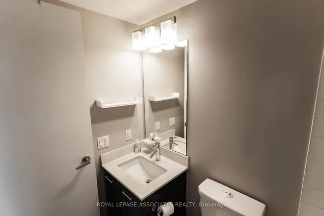 Additional image 19 of 169 Fort York Blvd Unit 920